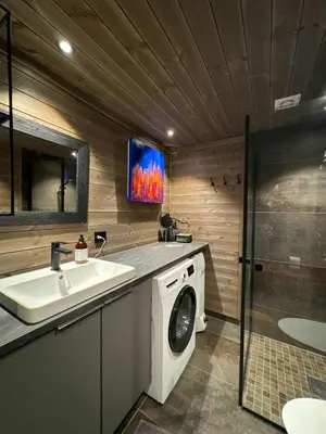 a bathroom with a washing machine and a sink at Moderne leilighet på Glomsrud Golsfjellet vest in Gol