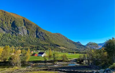 a valley with a house and a mountain at Beautiful Home In Vistdal With Wifi in Myklebostad