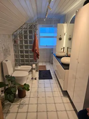 a bathroom with two sinks and a toilet at Room in Trondheim, Heimdal, Lundåsen - Bus to town every 5 minutes in Trondheim