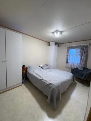 a bedroom with a bed and a window at Sentral og romslig leilighet på Levanger in Levanger