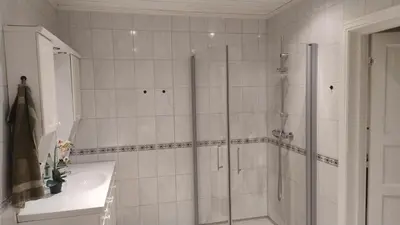 a bathroom with a shower and a sink at Skap Opplevelser! in Svingvoll