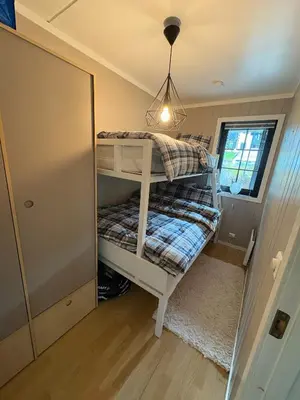 a room with a bunk bed and a mirror at Norefri - Norefjell in Noresund