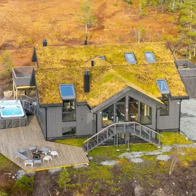 NEW cozy and large lodge with private Jacuzzi and sauna