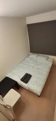 a small room with a bed and a chair at Guesthouse centrum location in Lii