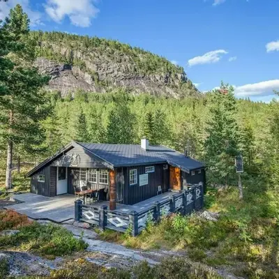 Cabin At The Foot Of Andersnatten