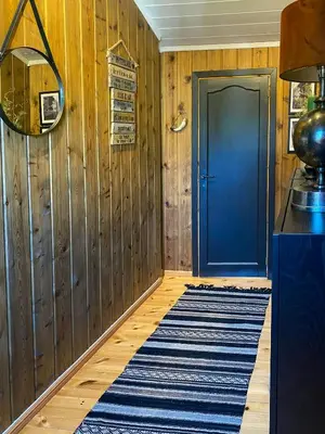 a hallway with a blue door and a blue rug at Cabin With Ski Inout Near Gribbe, Valdres in Tisleidalen