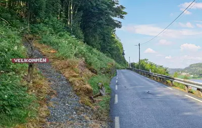 a street sign on the side of a road at Cozy Home In Stongfjorden With House Sea View in Stongfjorden