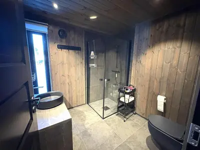 a bathroom with a shower and a glass shower stall at Gemütliche Hütte in traumhafter Natur auf 1000 m in Ål