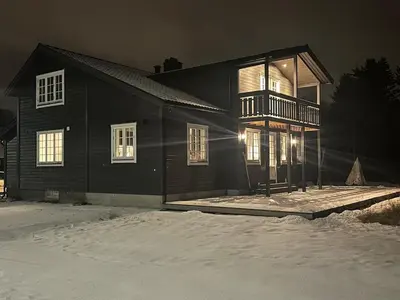 a house in the snow at night at Bolig sentralt på Røros in Røros