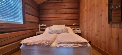 a bedroom with a bed in a log cabin at Krøderen Laftet tømmerstue fra 2021