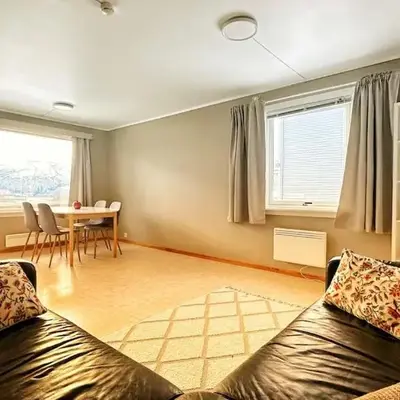 Bright & Cozy Apartment with Mountain View