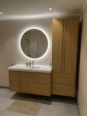 a bathroom with a sink and a mirror at Nyoppusset leilighet i sentrum in Verdal
