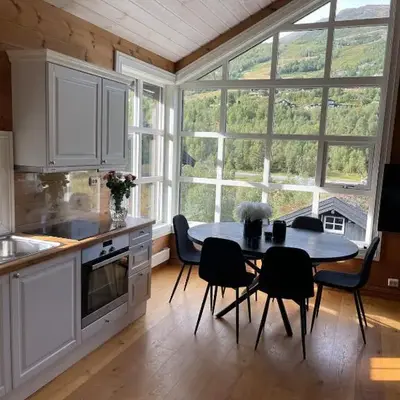 Velkommen til topp leilighet på Strandafjellet 2 soverom og hems