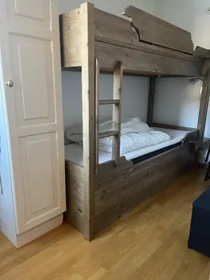 a bunk bed with a ladder in a room at Romslig toppleilighet 134 kvm med balkong perfekt for firma og grupper in Beitostøl