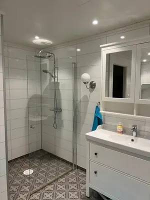 a bathroom with a shower and a sink at Leilighet i paradisbukta in Torvikbukt