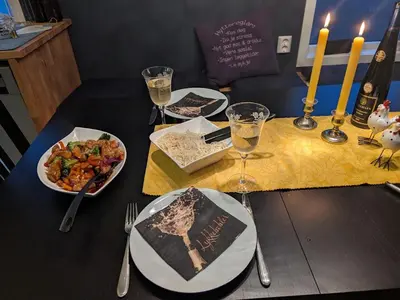 a table with plates of food and glasses of wine at Rasteplassen