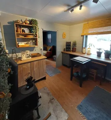 a kitchen with a desk and a table in a room at Llama Lodge 8 beds 4 Bedrooms in Kleivane