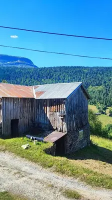 an old barn sitting on top of a hill at The old farm Lodge Lykkeslet