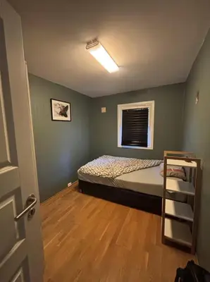 a small bedroom with a bed and a window at Etterstad in Lii