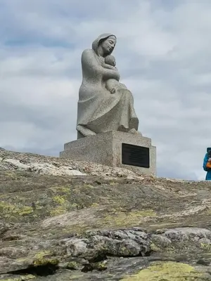 a statue of a woman sitting on top of a hill at Cosy cabin in Eggedal