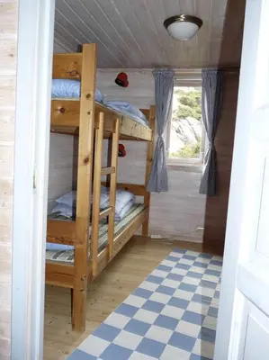 a room with two bunk beds in a cabin at Hagland Lille Haugesund 8x Ferienhaus incl Motorboot in Hagland