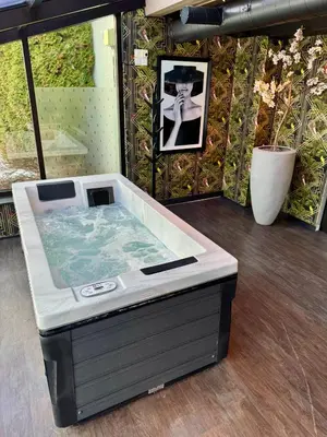 a hot tub sitting on top of a floor at Skogstad Hotel - Unike Hoteller in Hemsedal
