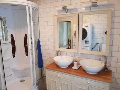 a bathroom with two sinks and a shower at Nicoll-huset in Ølve