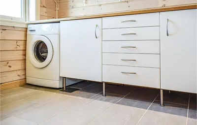 a laundry room with a washer and dryer at Tokagjelet in Norheimsund