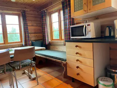 a small kitchen with a bench in a cabin at Rondane Sollia Friluftsliv Øvre Nordli in Sollia