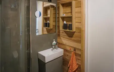 a bathroom with a sink and a shower at Sjusjøen Pihl 4020 in Sjusjøen