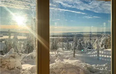 a window with a view of a snow covered field at Sjusjøen Pihl 4020 in Sjusjøen