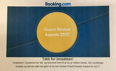a flyer for a guest review event with a yellow circle at Vinstra Hostel in Vinstra