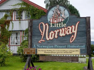 a sign for a little library in front of a house at Bårdshaug Herregård in Orkanger