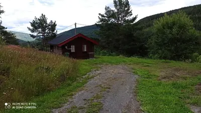 a dirt road in front of a small house at Suigard Smia in Sauland