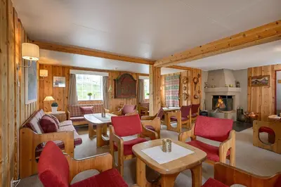 a living room filled with furniture and a fireplace at Lillehammer Fjellstue og Hytteutleie in Nordseter