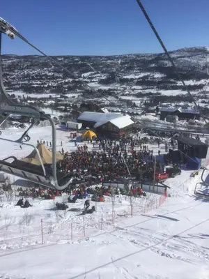 a crowd of people on a ski lift in the snow at Ustedalen Lodge, Appartement 1 in Geilo
