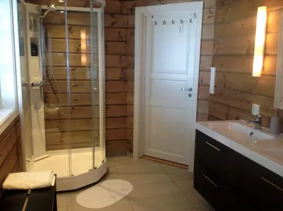 a bathroom with a shower and a sink at Remestøylflotti Hyttegrend in Hovden