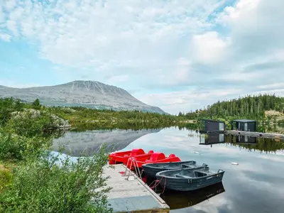 two boats are docked at a dock on a lake at Gaustablikk Fjellresort in Gaustablikk