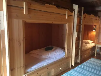 a bunk bed in a log cabin at Putten Seter in Høvringen