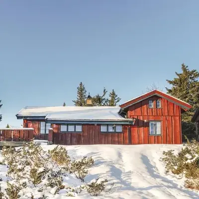 Three-Bedroom Holiday Home In Sjusjoen