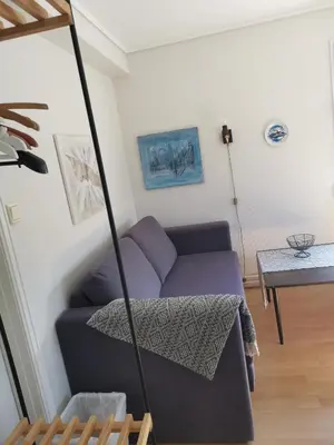 a purple couch in a room with a table at Vertshuset Fannarheimr - Bed &Breakfast in Fannrem