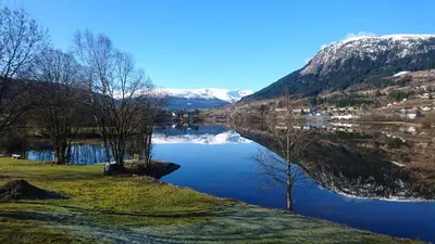 a view of a lake with mountains in the background at Voss Interlake in Skulestadmo