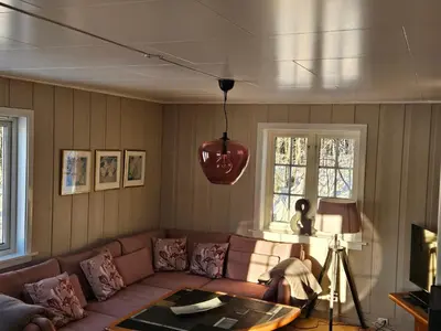 a living room with a couch and a table at Voss Interlake in Skulestadmo