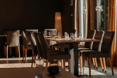 a dining room with a table and chairs at Solund Leileghetshotell in Hardbakke