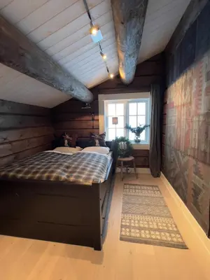 a bedroom with a bed in a room with a window at Hafjell Grenda lejligheder og hytter in Hafjell