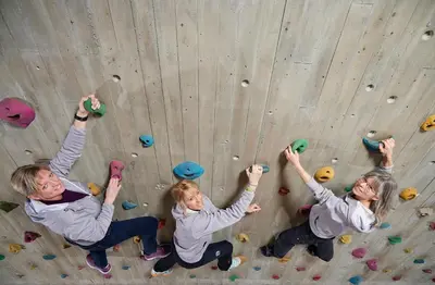 a group of women on a rock wall at Unicare Røros in Røros