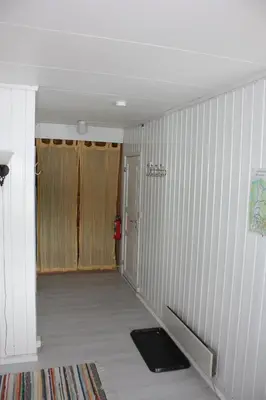 a room with a hallway with a door and a floor at Bustad Hyttetun in Skåbu