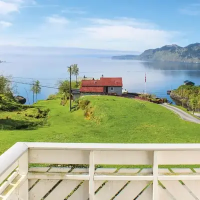 Awesome Home In Holmefjord