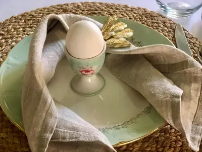 a egg sitting on a plate with a napkin at Grønset Skysstasjon in Vinjeøra