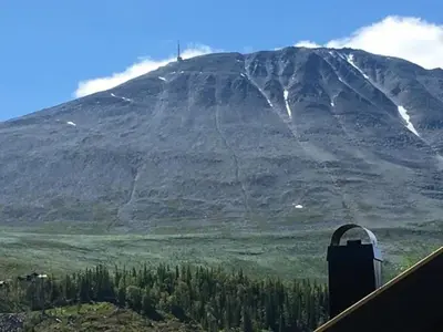 a mountain with a cross on top of it at Kilen Lodge in Gaustablikk